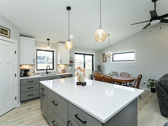 3rd image of 179 Stonelake Dr SE