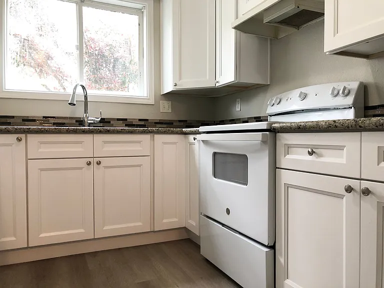 EM1112-B — Photo 11