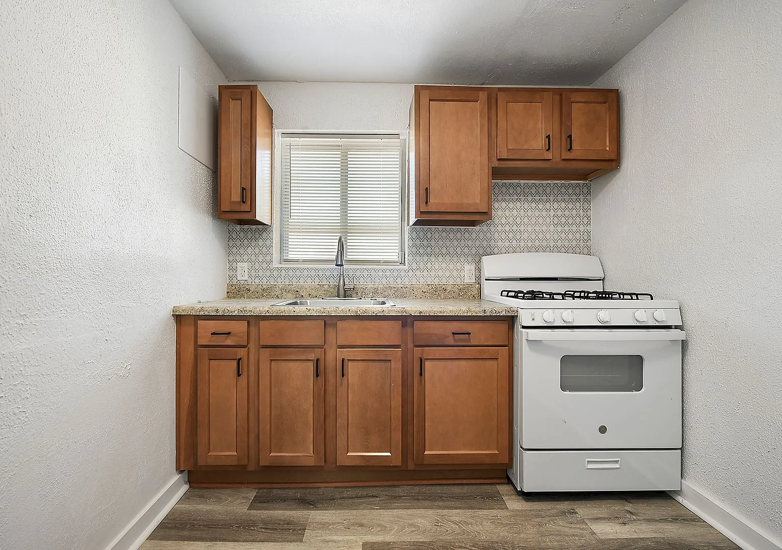 420 Broadway Avenue — Photo 2