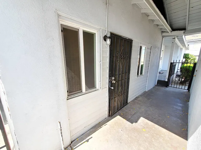 2717 Central Ave #A — Photo 3