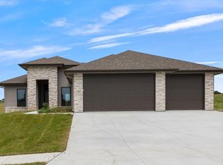 5368 W Ardmore St, Council Bluffs, IA 51503