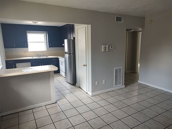 3rd image of 1716 Belle Vue Way #1
