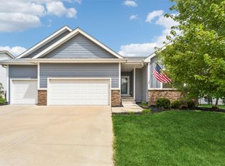 9635 Marnewood Dr, Johnston, IA 50131