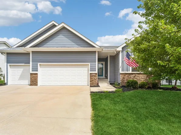 9635 Marnewood Dr, Johnston, IA 50131
