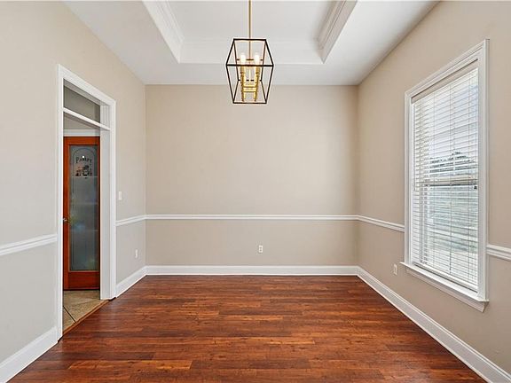 4th image of 204 Annette Dr