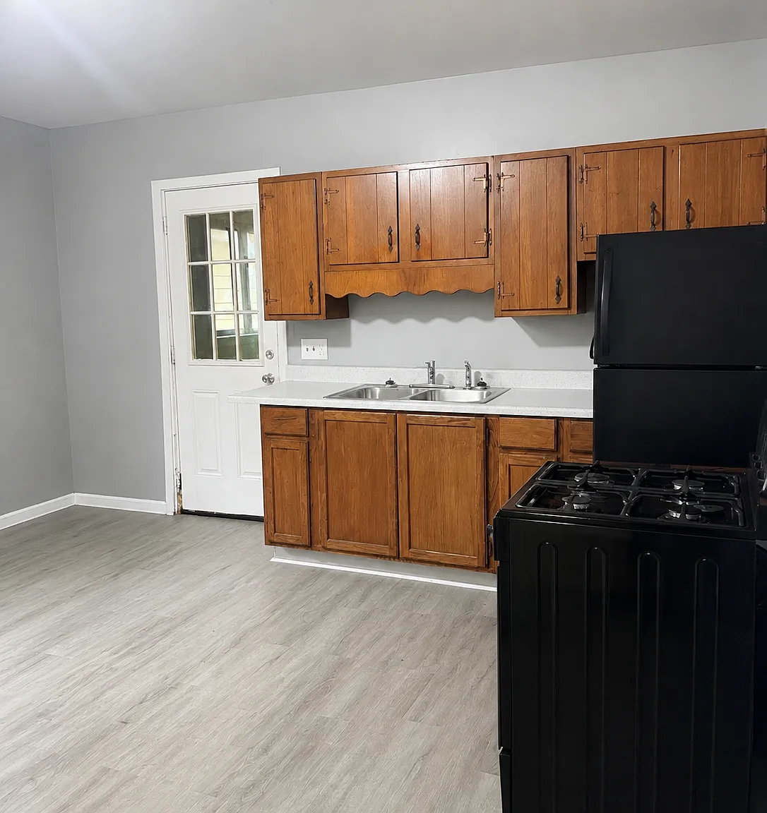 3 bed, 1100 sqft, $1,625 — Photo 1