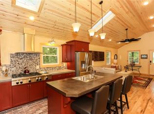 1049 N Main St, Bentonville, AR 72712