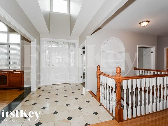 3rd image of 700 Meadow Cliff Dr