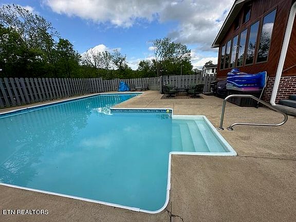 5th image of 216 Willow Ave