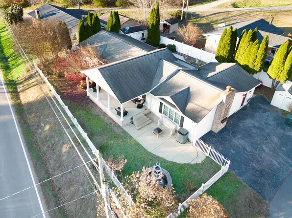 1516 State Route 302, Van Lear, KY 41265