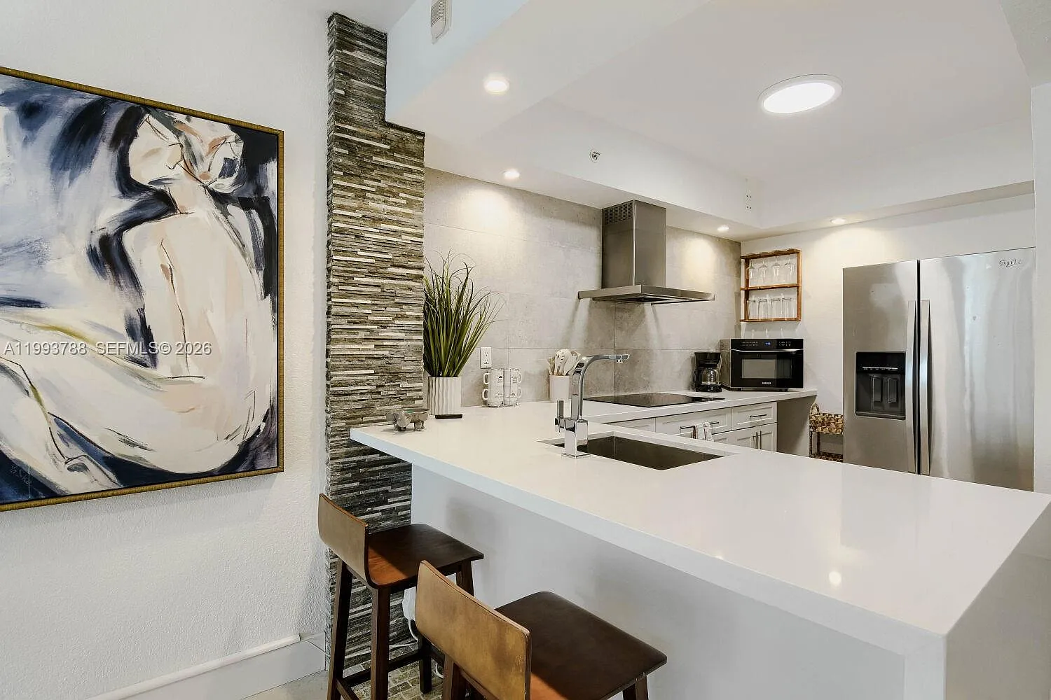 Wave Condo — Photo 3