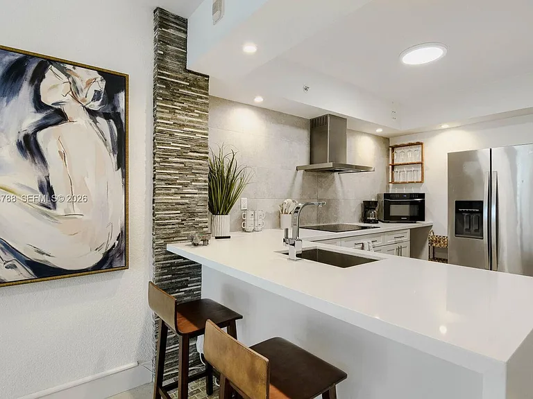 2501 S Ocean Dr #L16 — Photo 3