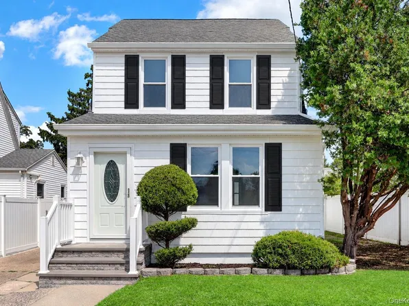 15 Stratford Avenue, Williston Park, NY 11596
