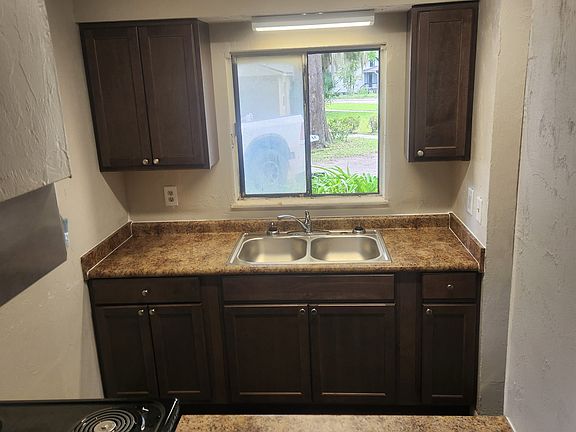5th image of 615 SW 3rd St
