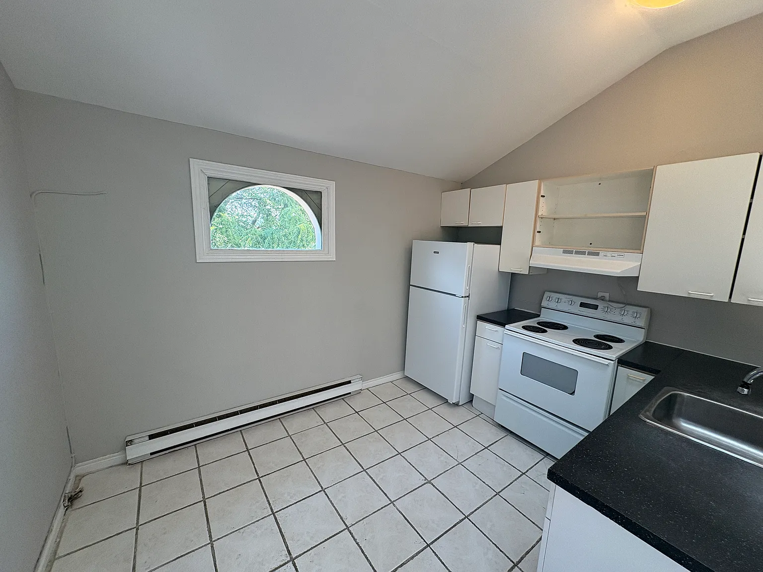 Spacious Studio in Desirable Durand Includes Parking — Photo 3