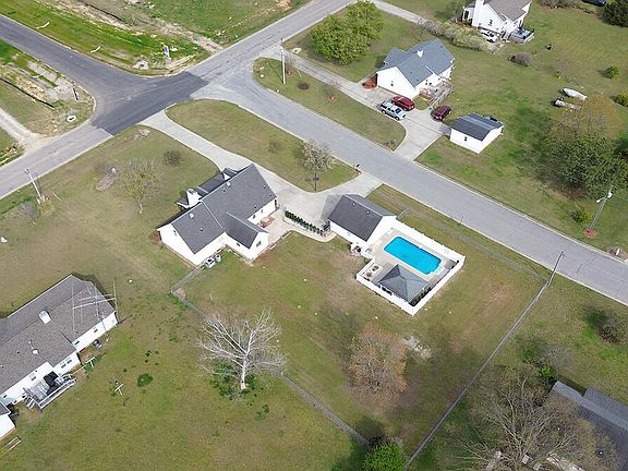 3rd image of 1344 Evergreen Drive