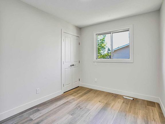 5th image of 616 Whitehorn Way NE