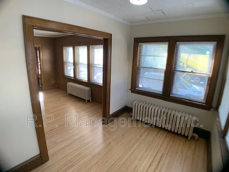 1434 W 32nd St #1 — Photo 6