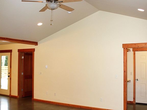 5th image of 3095 Blackbird Dr
