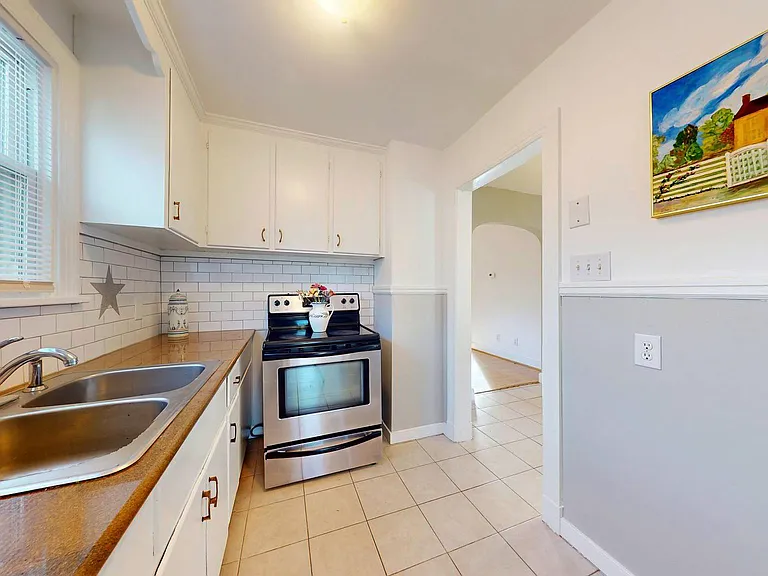 110 E Union St — Photo 12