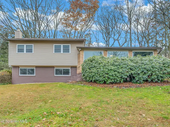 18 Pen Y Bryn Dr, Scranton, PA 18505