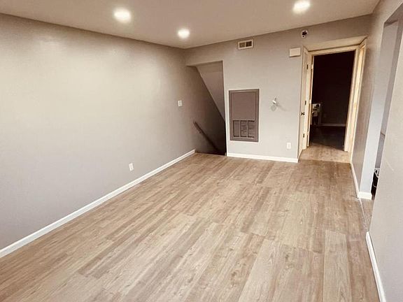 2nd image of 1420 Villa Ct #B