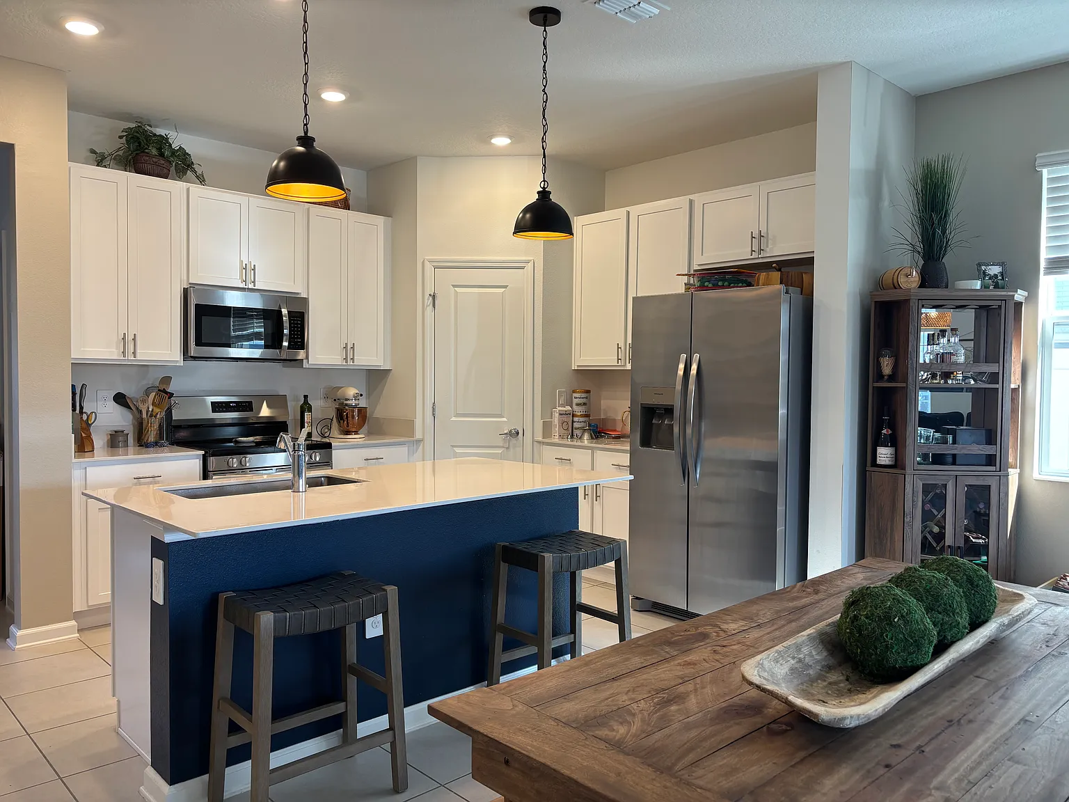4 bed, 2023 sqft, $2,650 — Photo 4