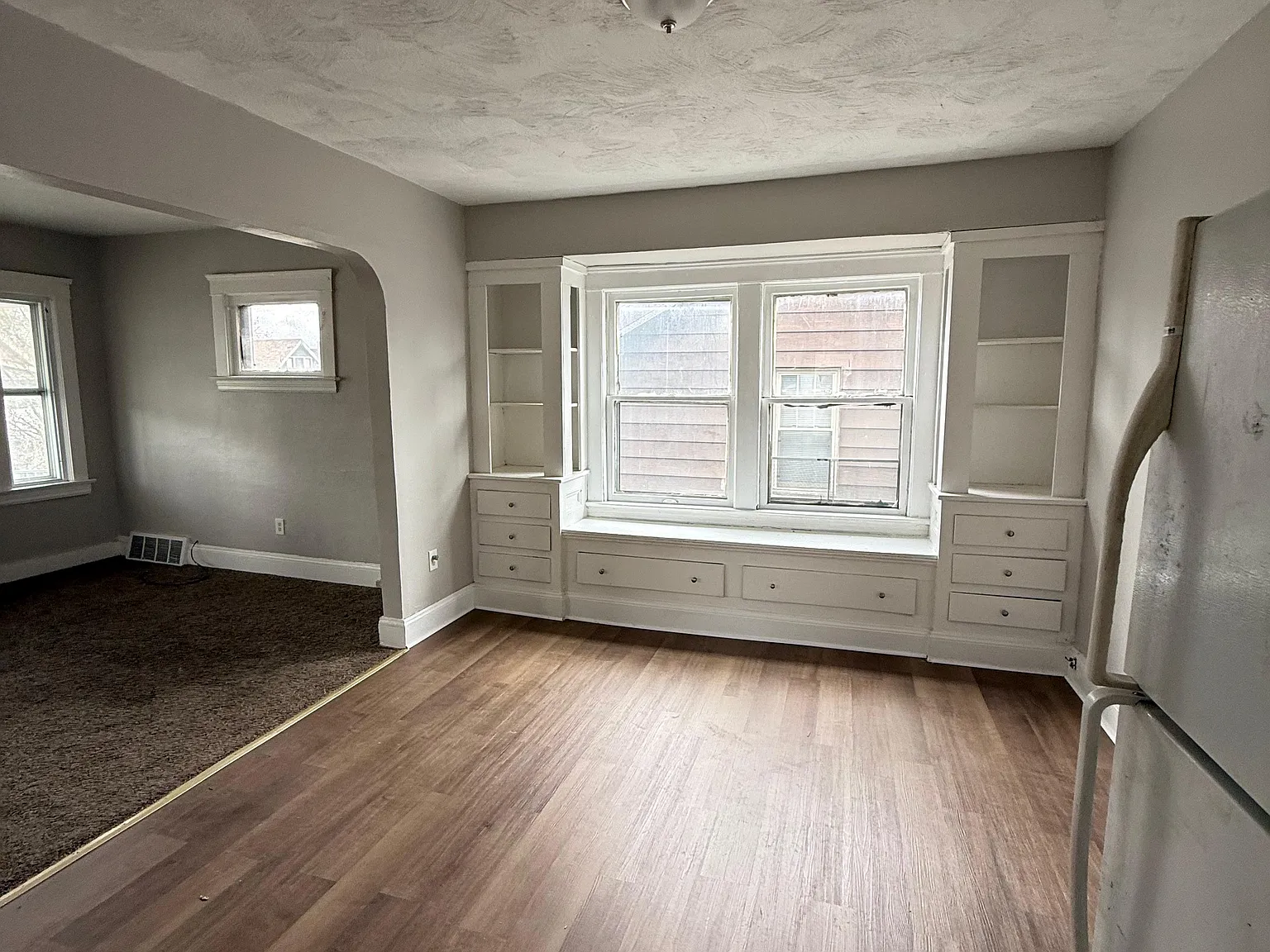 3 bed, 900 sqft, $925 — Photo 2