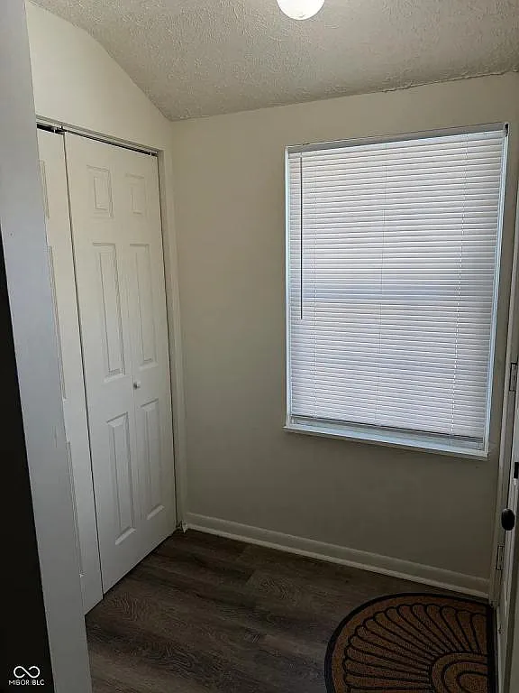9861 Royce Dr — Photo 2