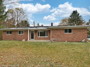 108 Menasha Trl, Lake Orion, MI