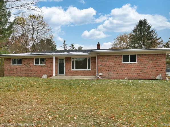 108 Menasha Trl, Lake Orion, MI 48362