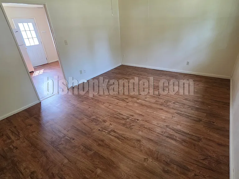 1217 Parkside Pl — Photo 2