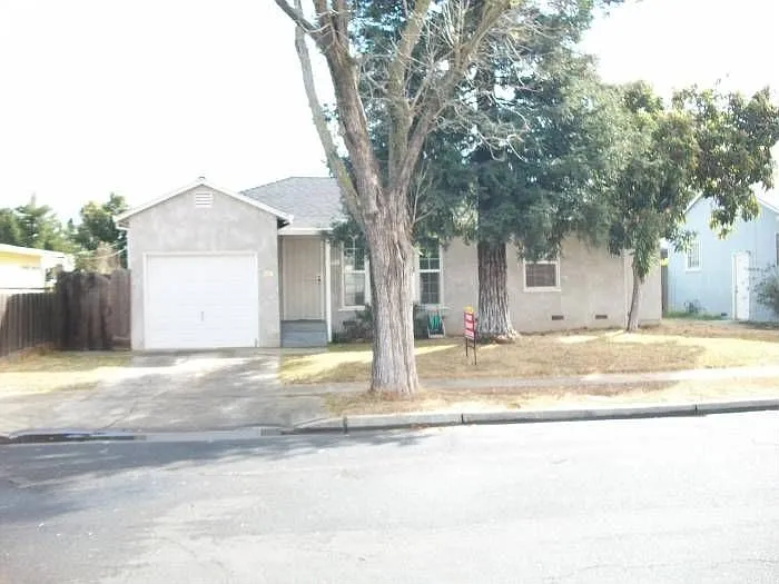 2250 Green St photo 1