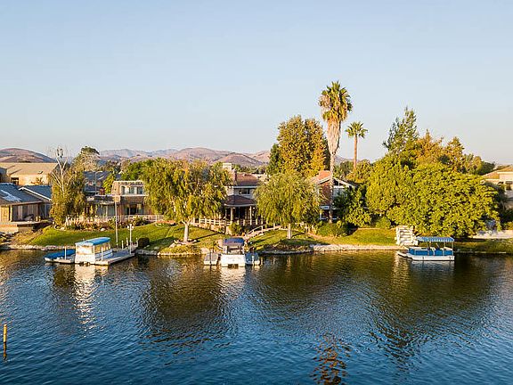 3rd image of 32130 Oakshore Dr