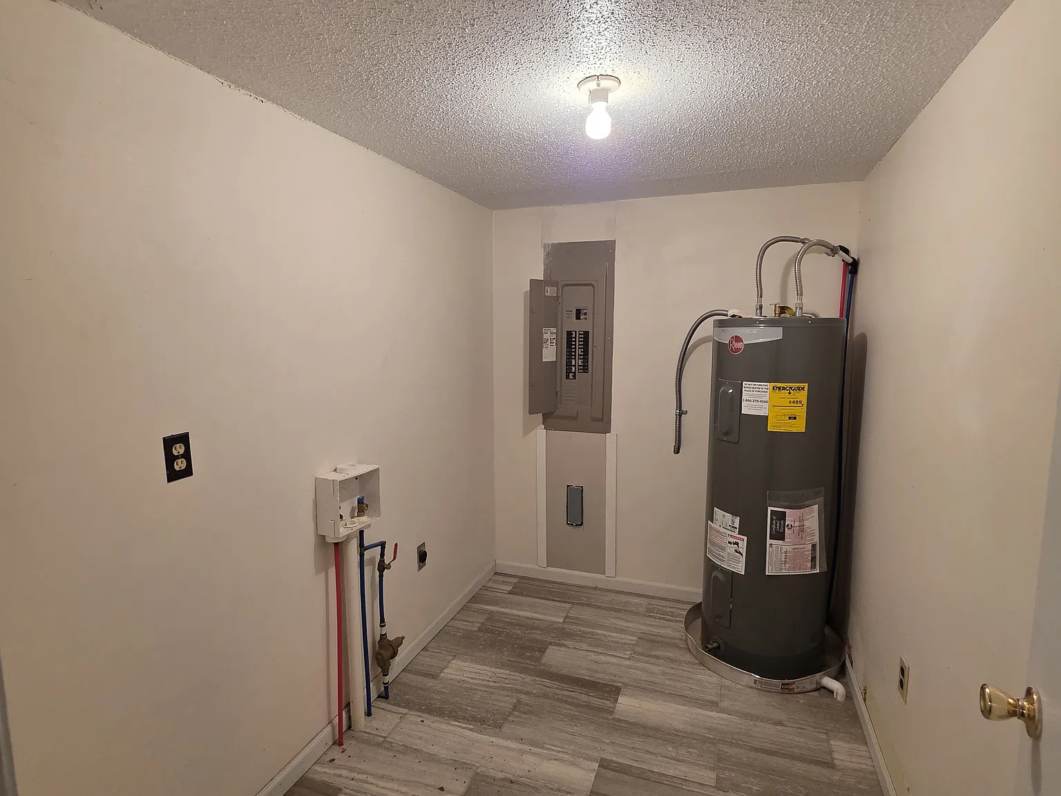 3 bed, 858 sqft, $1,400 — Photo 4