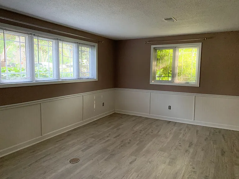 570 Roberts St SW — Photo 30