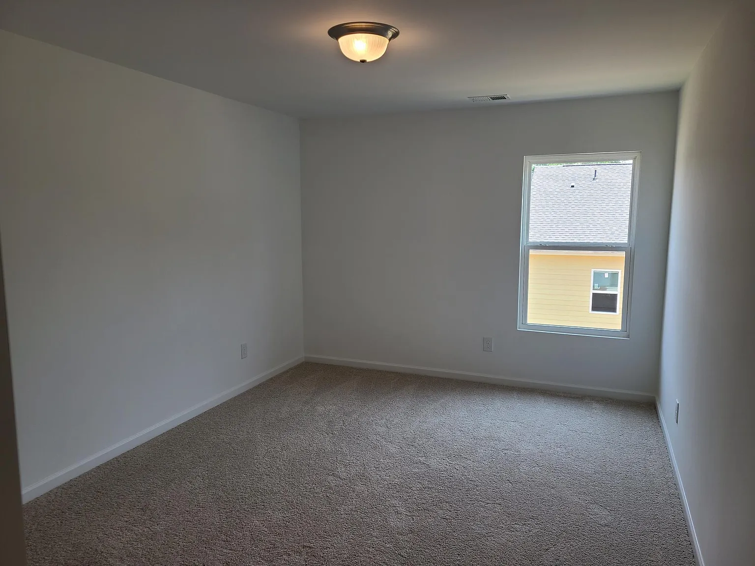 1120 Lossie Ln — Photo 4