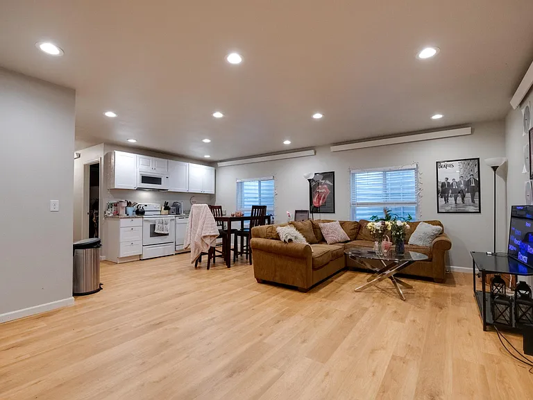 415 E Bradley St #BASEMENT — Photo 1