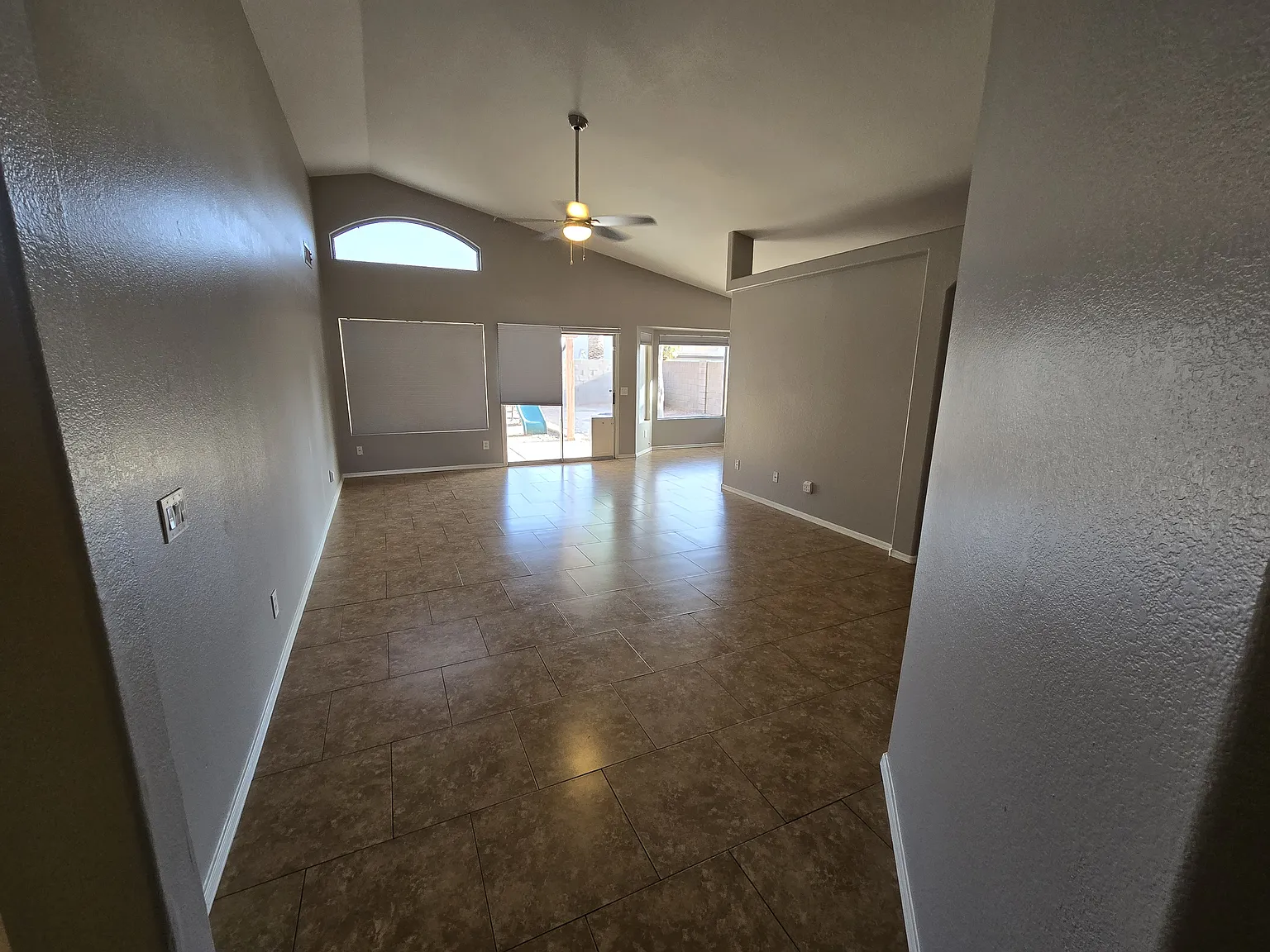 3 bed, 1339 sqft, $2,100 — Photo 3