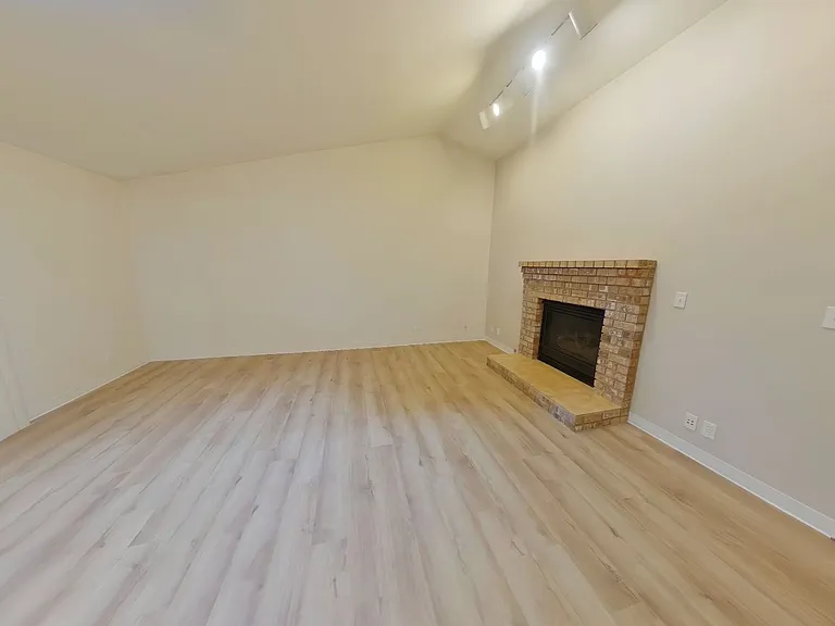 2310 Snelling Dr — Photo 9