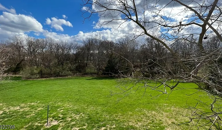 9 Collins Dr — Photo 23