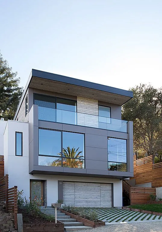31 Pine Ave photo 1