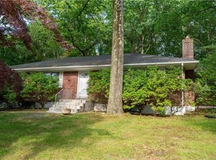 4 Hillside Ter, Suffern, NY 10901