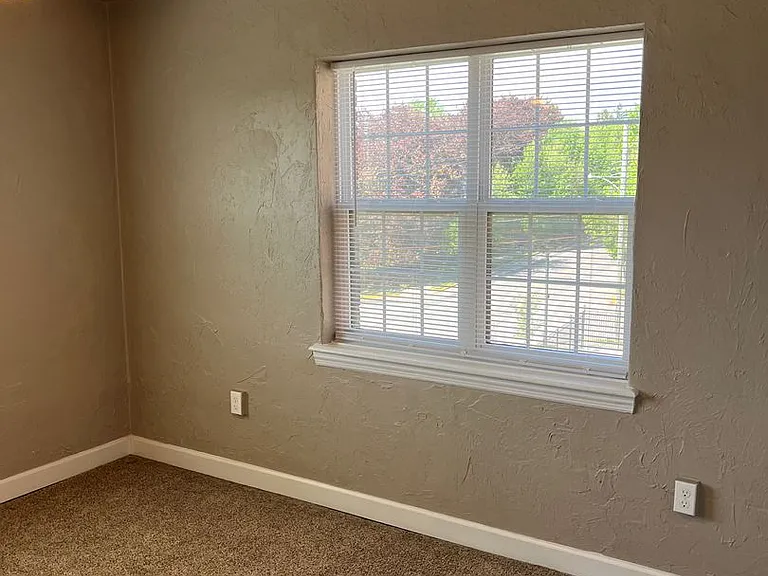 Elm Terrace Apartments — Photo 40