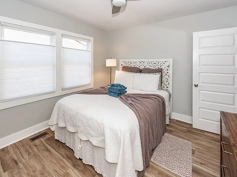 1511 Larry St — Photo 35