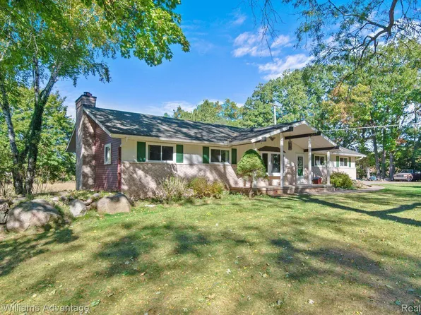 6581 Carey Rd, Commerce Township, MI 48382