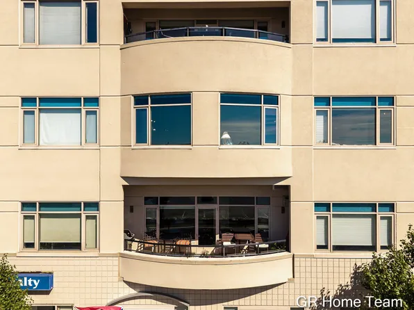 105 W Danaher St Unit 201, Ludington, MI 49431