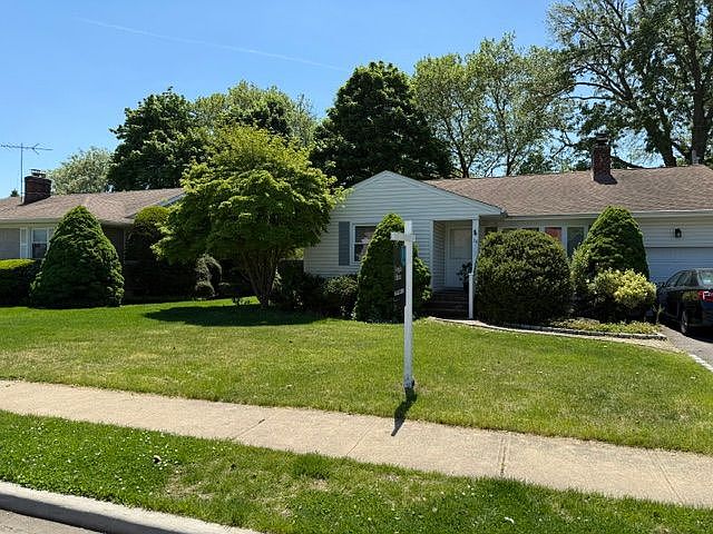 1st image of 20 Gainsboro Ln