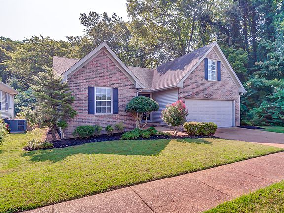 2nd image of 2319 Surrey Ln