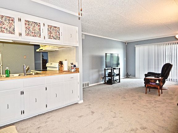 5th image of 7523 175th St APT 724